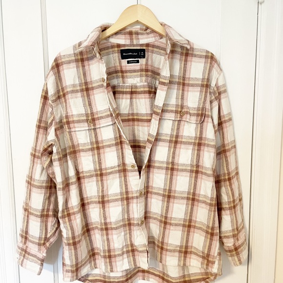 Abercrombie Men's 90s Oversized Flannel - Picture 2 of 5